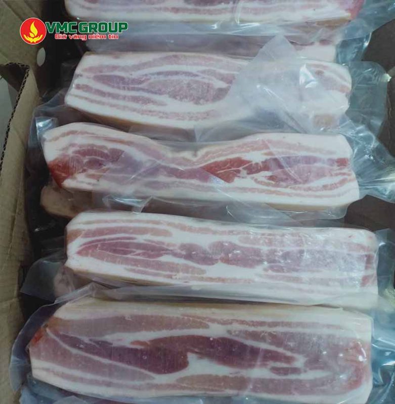 Đóng gói thịt heo trong bao bì kín giúp tươi ngon lâu hơn