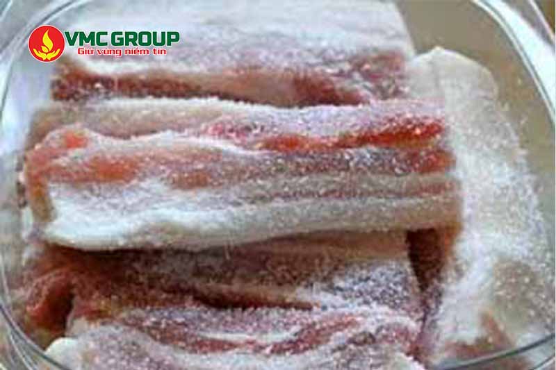 Thịt heo ướp muối giúp bảo quản lâu hơn